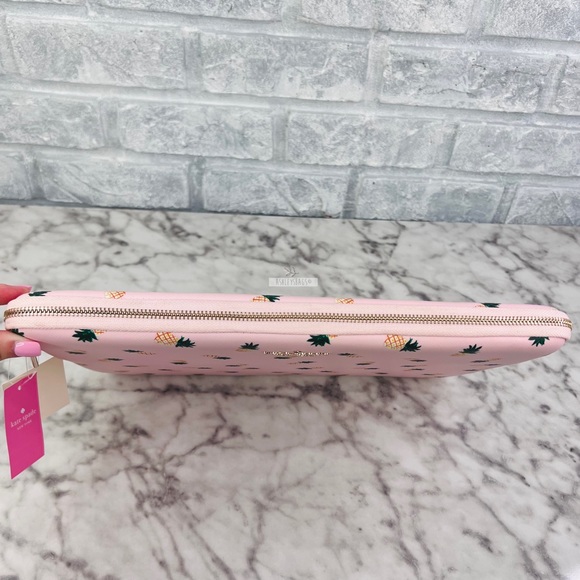 Kate Spade Staci Pineapple Printed Stars L-zip Universal Laptop Sleeve - Picture 3 of 5